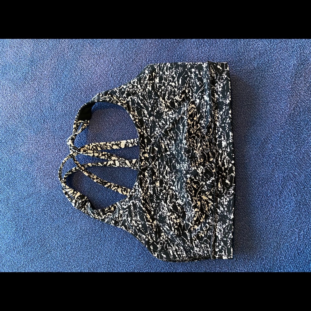 Lulu Lemon sports bra size 6!